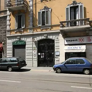 Eva , Milán Italia